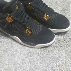 Jordan 4 Royalty
